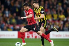 曼联新星抢首发席位，冬窗转会传闻发酵